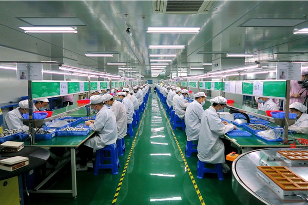 immagine lavoratori industria